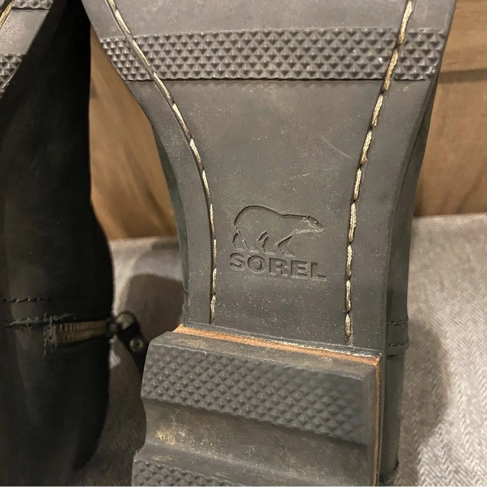Sorel 'Lolla' Black Leather Zip Ankle Booties 9